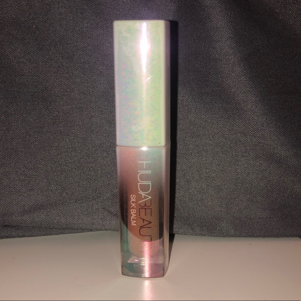 *FREE* NWT Huda Beauty Silk Balm Hydrating and Nourishing Lip Balm Blush Mini
